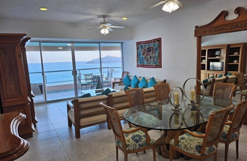 Costera Acapulco Villa | Tropical Paradise Getaway in Acapulco with Private Infinity Pool