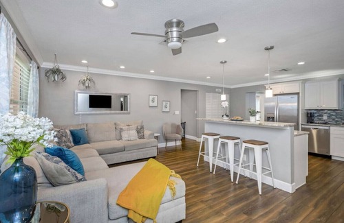 Pinellas Park House | Tropical Palm Haven w/Pool & Firepit