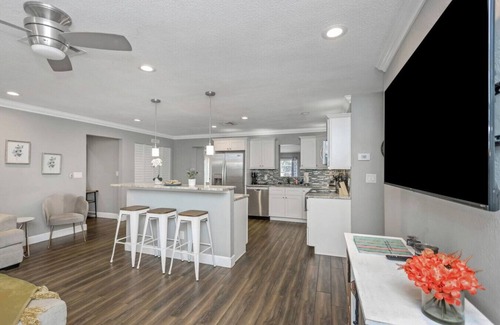 Pinellas Park House | Tropical Palm Haven w/Pool & Firepit