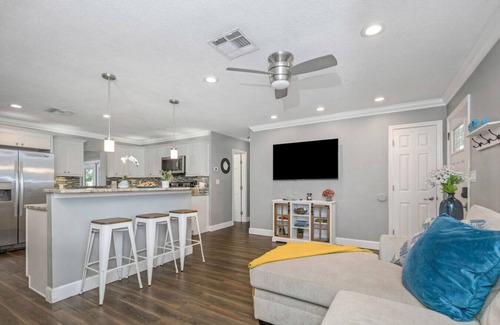 Pinellas Park House | Tropical Palm Haven w/Pool & Firepit