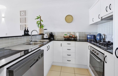 Westcourt Apartment | Tropical Paradise Cairns - 9 Pools Gym BBQ