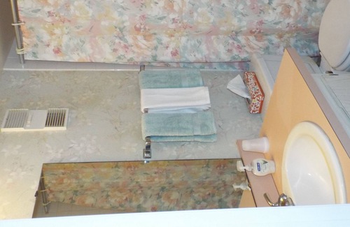 Deltona Lakes Condo | Tropical Paradise Close to Beach and Theme Parks