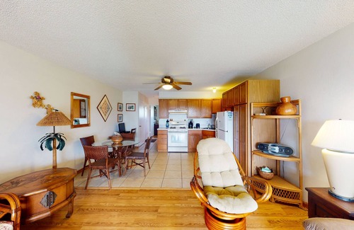 Ualapue Condo | Tropical Paradise Condo w/Shared Tennis Court & Pool + Free WiFi and Water Views
