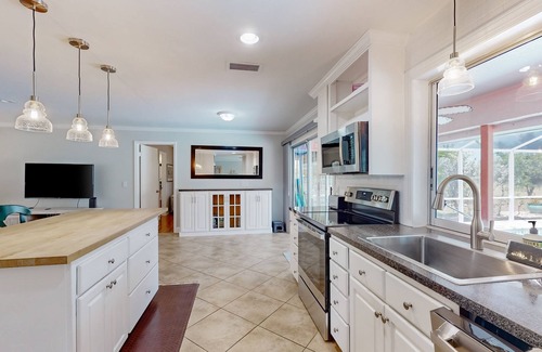 Punta Gorda House | Tropical paradise near the beach with enclosed private pool & lanai