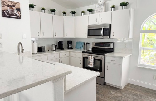 Englewood East Villa | Tropical Paradise near to Manasota Key, private heated pool, Wifi