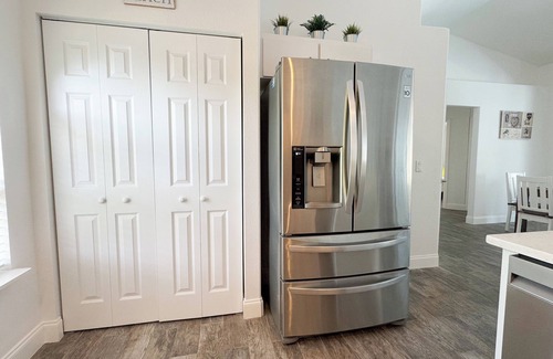 Englewood East Villa | Tropical Paradise near to Manasota Key, private heated pool, Wifi