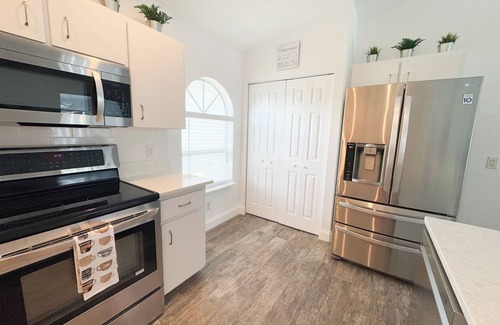 Englewood East Villa | Tropical Paradise near to Manasota Key, private heated pool, Wifi