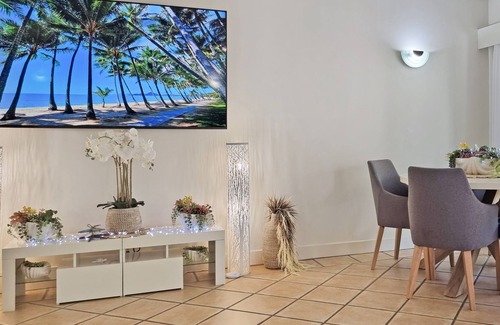 Clifton Beach Apartment | Tropical Paradise right on the Beach