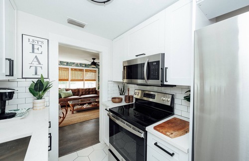 Historic Uptown Apartment | Tropical paradise, downtown St Pete