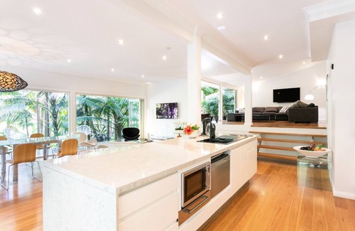 Newport House | Tropical Pittwater Getaway