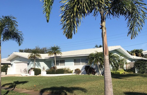 Seminole House | Tropical pool home close to the beach, never floods, high and dry