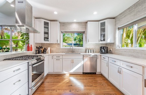 Virginia Park House | Tropical pool home in South Tampa
