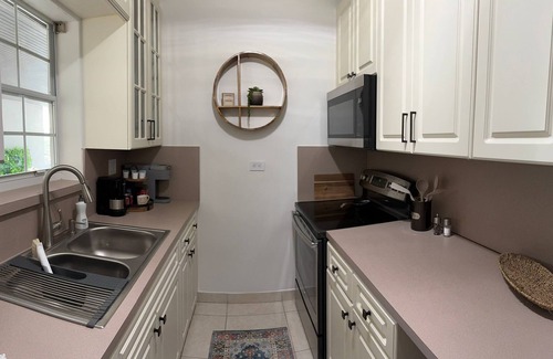 North Miami Beach House | Tropical pool retreat 10min to beach near MIA