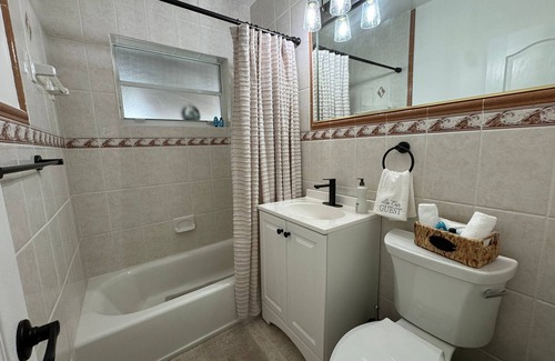 North Miami Beach House | Tropical pool retreat 10min to beach near MIA