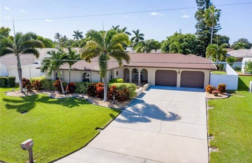 Caloosahatchee House | Tropical Poolside Escape in Cape Coral