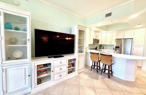 Bonita Shores Condo | Tropical Poolside Getaway!