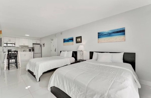Galt Mile Resort | Tropical Retreat with Pool, Spa & Resort-Style Amenities