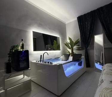 Vittoria Apartment | TROPICAL RHAPSODY - Jacuzzi & King Size a Torino Centro