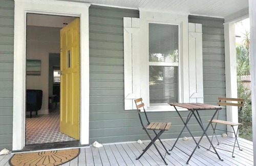 South Riverside House | Tropical San Marco Hideaway! Charming & Cozy colonial home with modern amenities