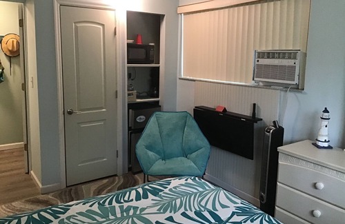 Largo House | Tropical Todd guest room is walkable to the beach! Total privacy and secure !