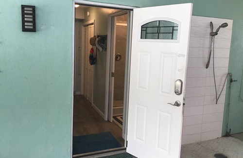 Largo House | Tropical Todd guest room is walkable to the beach! Total privacy and secure !