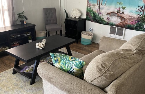 Wright House | Tropical trailer in the country