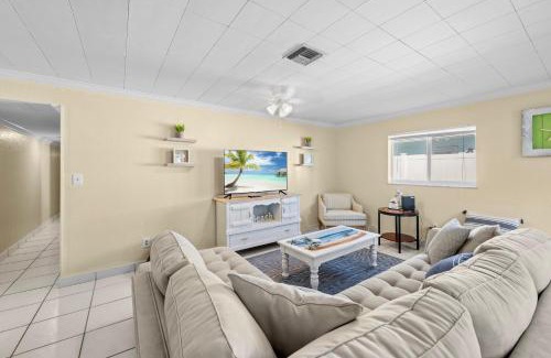 Fort Pierce Apartment | Tropical Tranquility In South Hutchinson Beach