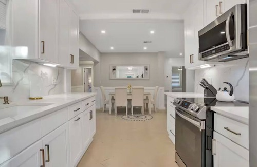 Lauderdale-by-the-Sea House | TROPICAL BEACH OASIS - Heated Pool, Hot Tub, Walk to Beach, Shops, Restaurants