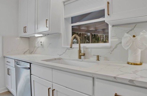 Lauderdale-by-the-Sea House | TROPICAL BEACH OASIS - Heated Pool, Hot Tub, Walk to Beach, Shops, Restaurants