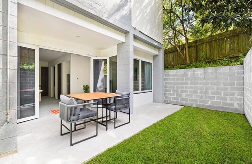 North Manly Apartment | Tropical Vibes in North Manly AC and FREE Parking