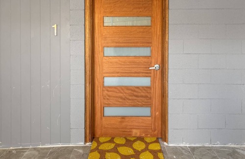 North Manly Apartment | Tropical Vibes in North Manly AC and FREE Parking