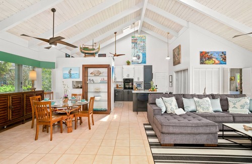 Kaiulani House | Tropical Vibes & Sunset Skies