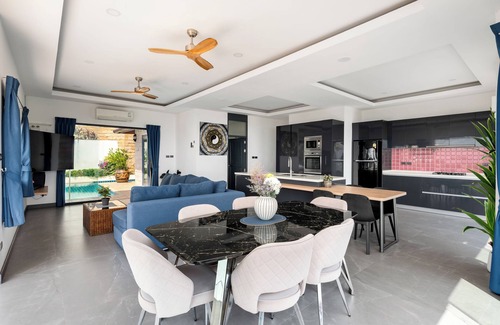Maret Villa | Tropical Villa Stunning Ocean View.