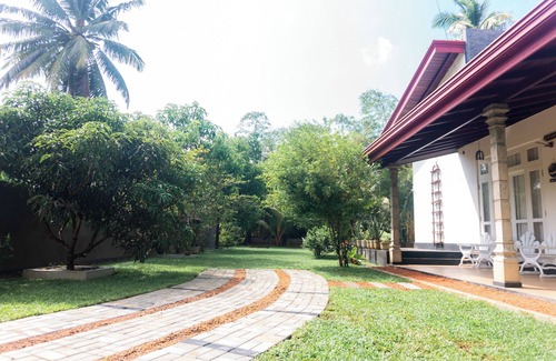 Balapitiya Villa | tropical villa with privet pool near the beach