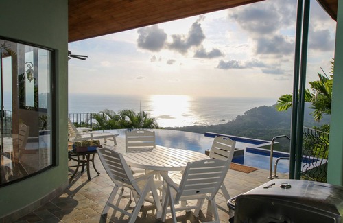Dominicalito House | Tropical Villa with Spectacular Views!
