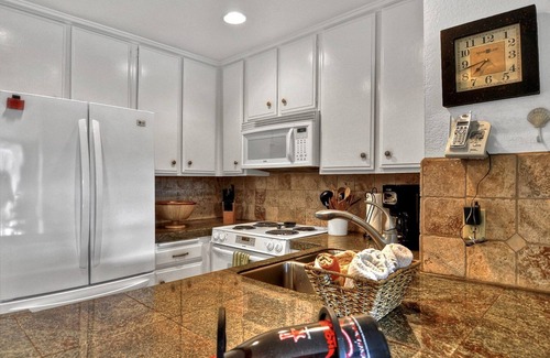 Oceanside Condo | Tropical Water View at North Coast Village C200