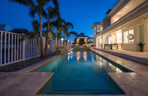 Bermuda Riviera House | TROPICAL WATERFRONT MANSION STEP TO THE BEACH