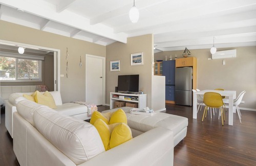 Tootgarook Cottage | Tropicana Coastal Cottage