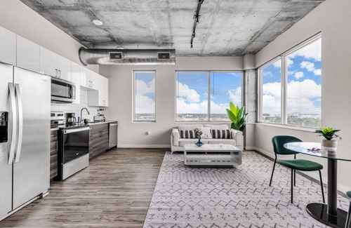 St. Petersburg - Clearwater Apartment | Tropicana Field 1 Bed in Downtown W/Free Parking