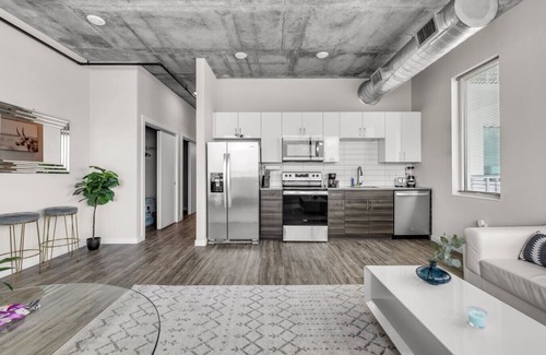 St. Petersburg - Clearwater Apartment | Tropicana Field 1 Bed in Downtown W/Free Parking
