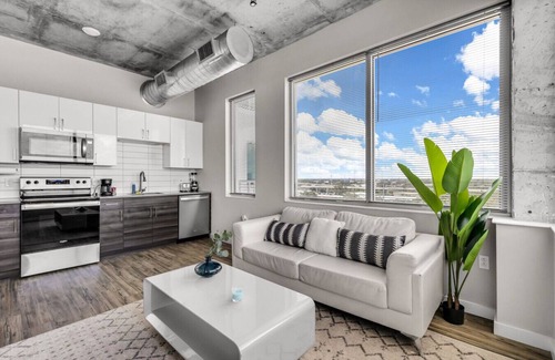 St. Petersburg - Clearwater Apartment | Tropicana Field 1 Bed in Downtown W/Free Parking