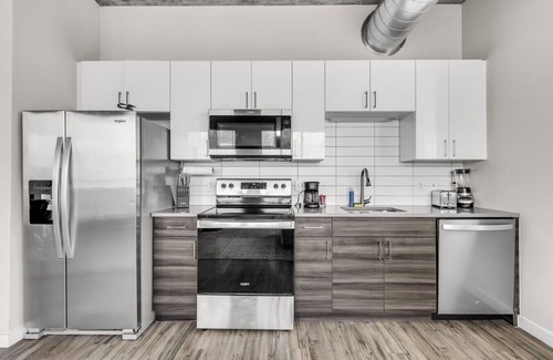 St. Petersburg - Clearwater Apartment | Tropicana Field 1 Bed in Downtown W/Free Parking