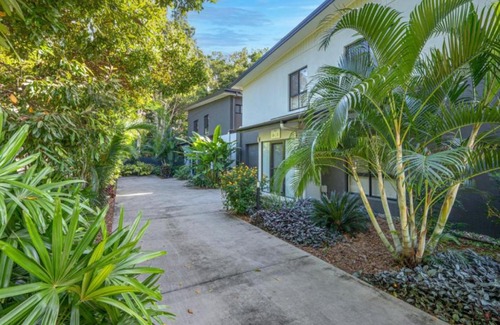 Clifton Beach House | Tropicana Resort - Clifton Beach