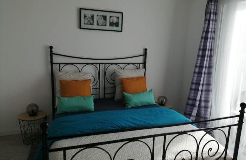 Athis-Mons Apartment | TROPIK, Chic 15 min de Paris Quais de Seine