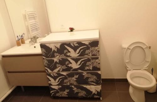 Athis-Mons Apartment | TROPIK, Chic 15 min de Paris Quais de Seine