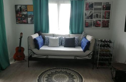 Athis-Mons Apartment | TROPIK, Chic 15 min de Paris Quais de Seine