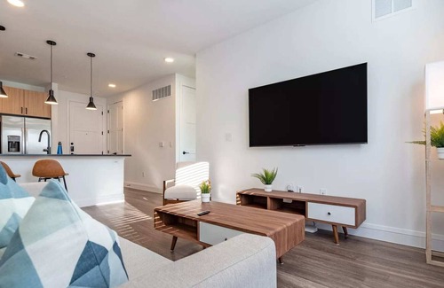Hancock Apartment | Troubadour Landing #456 I Modern 1 Bed Apt in Austin