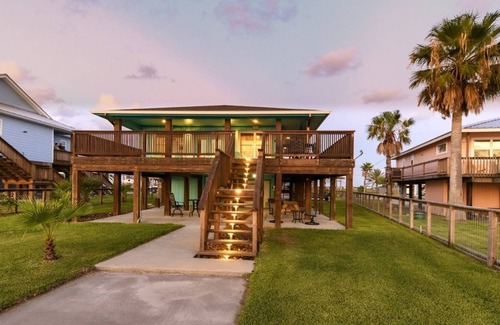 Rockport House | Trout Tank | View of Copano Bay, Fishing Pier!