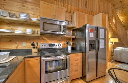 Fry Cabin | Troutlandia| Pet Friendly | Fish From Cabin | Hot Tub