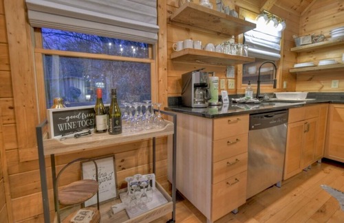 Fry Cabin | Troutlandia| Pet Friendly | Fish From Cabin | Hot Tub